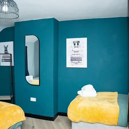 Apartment A Modern Close To Centre With Parking