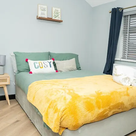 A Modern Close To Centre With Parking Leeds (West Yorkshire)